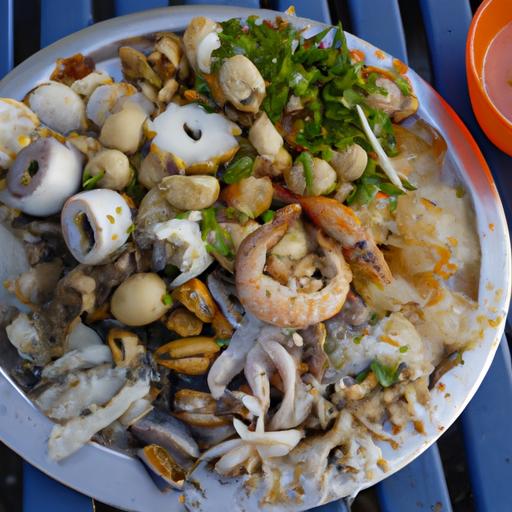 Một đĩa các món hải sản ngon từ một người bán hàng ăn vặt trên phố ốc Quận 2.