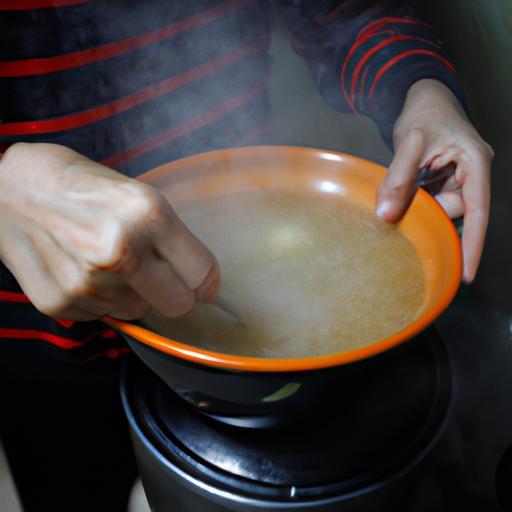 Nấu chuối ốc đậu thơm ngon với hơi nước ngấm đều vào từng sợi mềm mại.