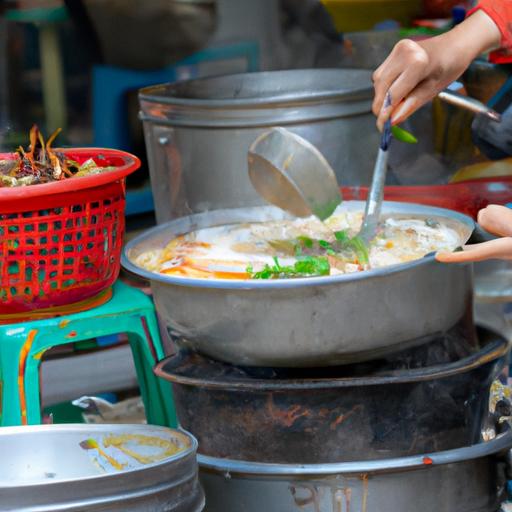 Một người bán đang nấu bún ốc hai bà trưng trên phố Hà Nội