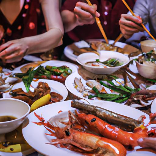 Một nhóm bạn đang thưởng thức nhiều món hải sản khác nhau tại một nhà hàng hải sản đông đúc ở Hà Nội.